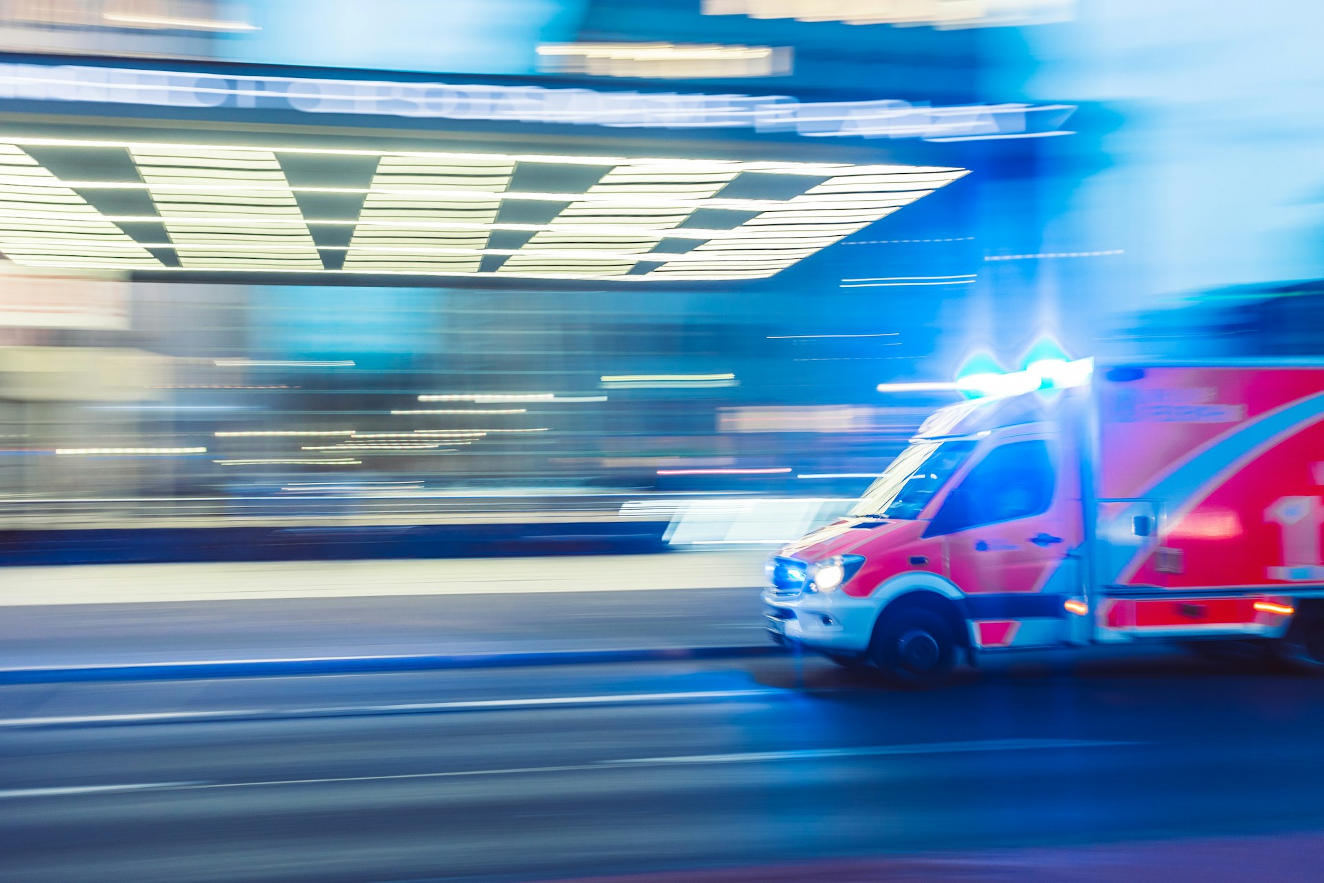 camilo-jimenez-vGu08RYjO-s-unsplash Ambulance en intervention